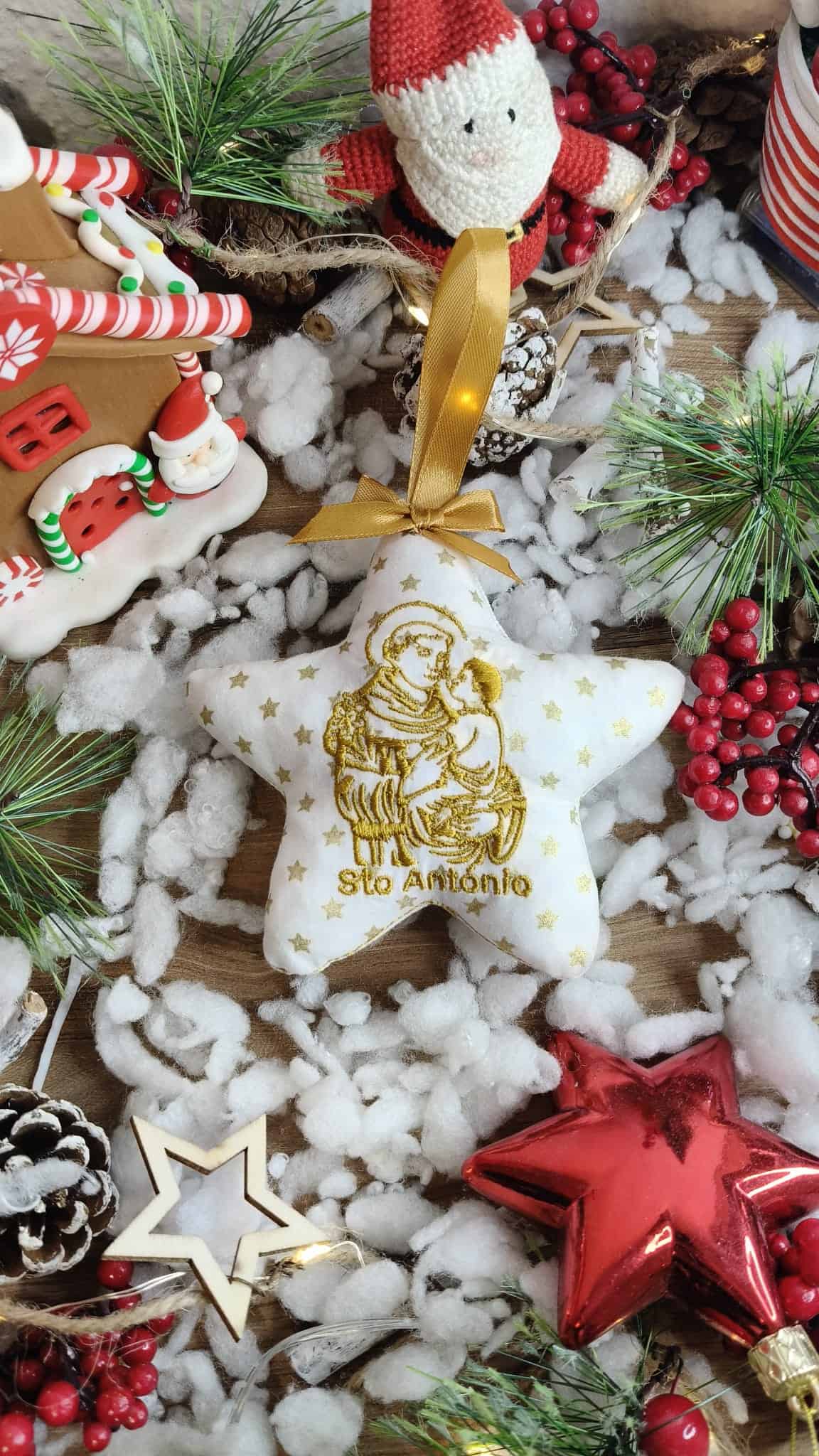 Cada estrela é uma homenagem à devoção e ao espírito natalício, tornando o teu lar ainda mais especial nesta época mágica. Limitado ao stock existente.